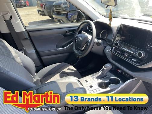 Magnetic Gray Metallic 2023 Toyota Highlander L