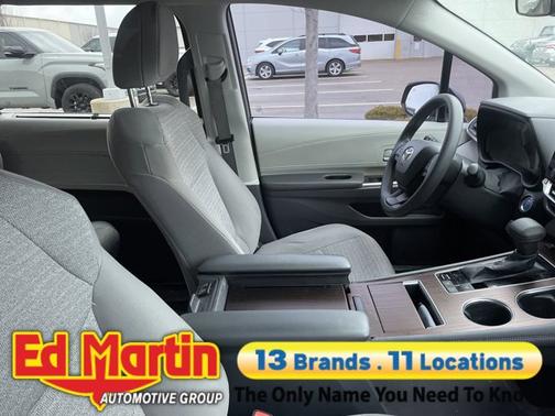 2022 Toyota Sienna LE