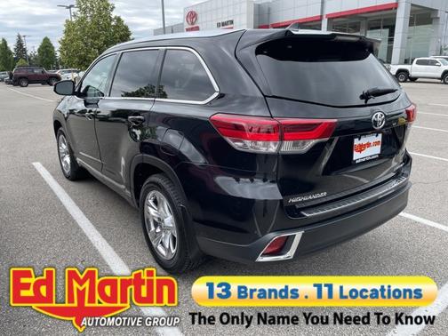 Midnight Black Metallic 2018 Toyota Highlander Limited
