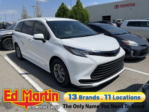 Super White 2021 Toyota Sienna LE