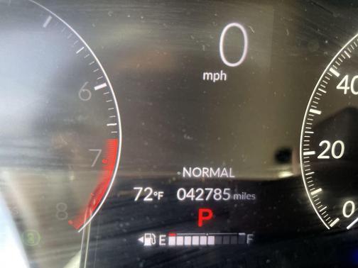 Crystal Black Pearl 2024 Honda HR-V LX
