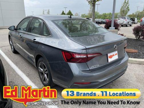 Gray 2022 Volkswagen Jetta 1.5T SE
