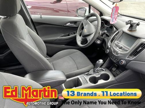 Summit White 2018 Chevrolet Cruze LT