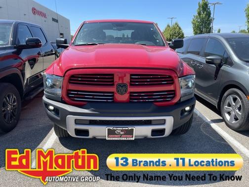 Flame Red Clearcoat 2022 RAM 1500 Classic Warlock Crew Cab 4x4 5'7' Box