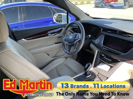 Crystal White Tricoat 2017 Cadillac XT5 Luxury