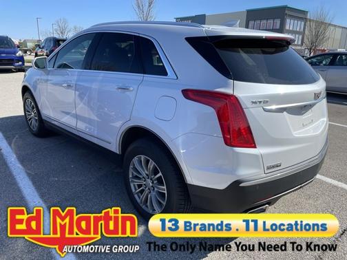 Crystal White Tricoat 2017 Cadillac XT5 Luxury