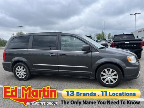 2016 Chrysler Town & Country Touring