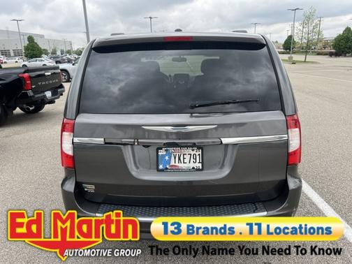 2016 Chrysler Town & Country Touring