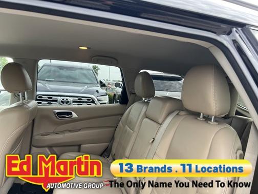 2019 Nissan Pathfinder SL