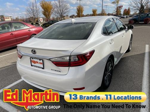 2016 Lexus ES 300h Base