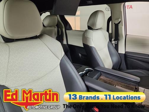 2025 Toyota Sienna Platinum