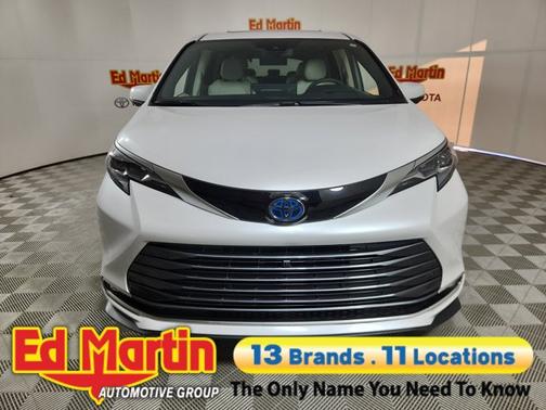 2025 Toyota Sienna Platinum