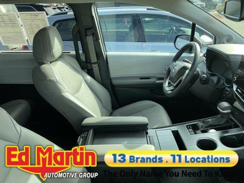 2025 Toyota Sienna XLE