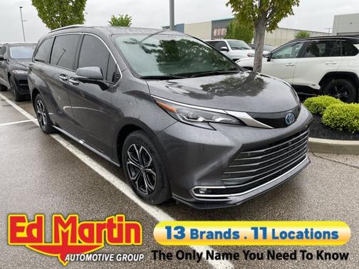 Magnetic Gray Metallic 2025 Toyota Sienna Platinum