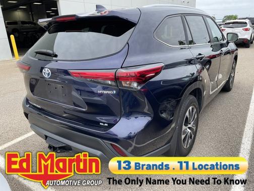 Gray 2023 Toyota Highlander Hybrid XLE