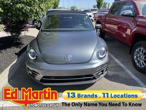 Platinum Gray Metallic/Black Roof 2018 Volkswagen Beetle 2.0T SE