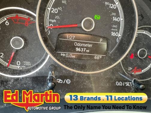 Platinum Gray Metallic/Black Roof 2018 Volkswagen Beetle 2.0T SE