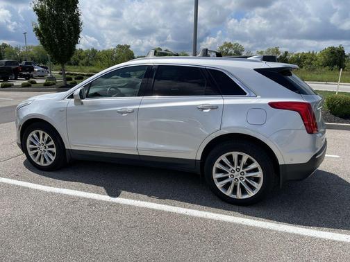 Radiant Silver Metallic 2017 Cadillac XT5 Platinum