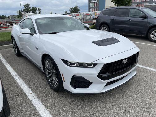 Oxford White 2025 Ford Mustang GT Premium