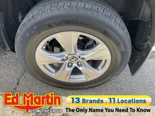 Ice Cap 2023 Toyota RAV4 XLE