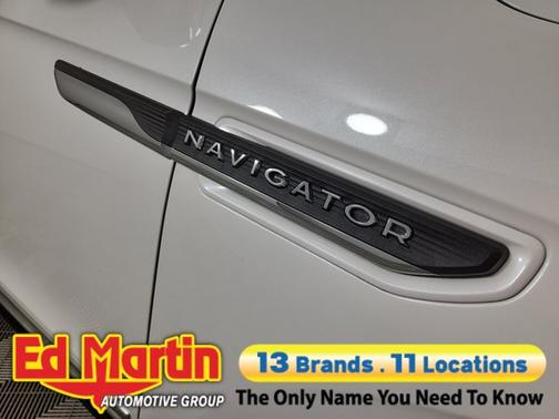 Pristine White Metallic Tri-Coat 2024 Lincoln Navigator Reserve