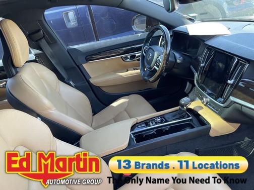 2017 Volvo S90 T6 Momentum