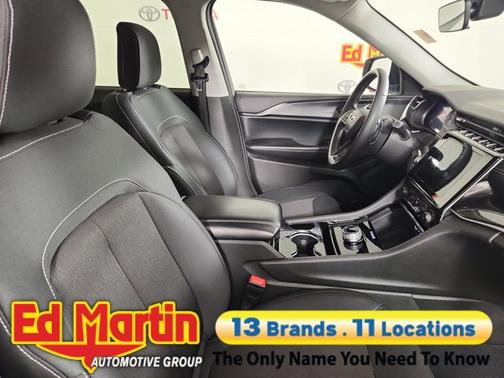 2023 Jeep Grand Cherokee Laredo