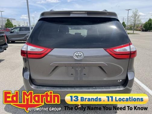 2017 Toyota Sienna LE