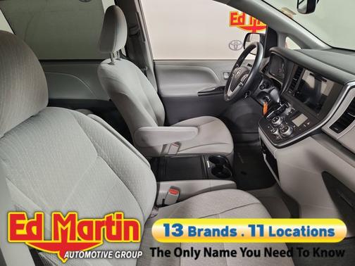 2017 Toyota Sienna LE