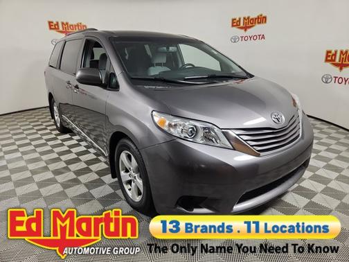 2017 Toyota Sienna LE
