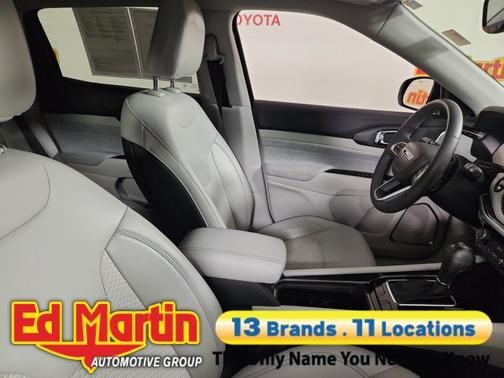 Diamond Black Crystal Pearlcoat 2022 Jeep Compass Latitude