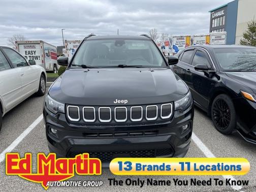 Diamond Black Crystal Pearlcoat 2022 Jeep Compass Latitude