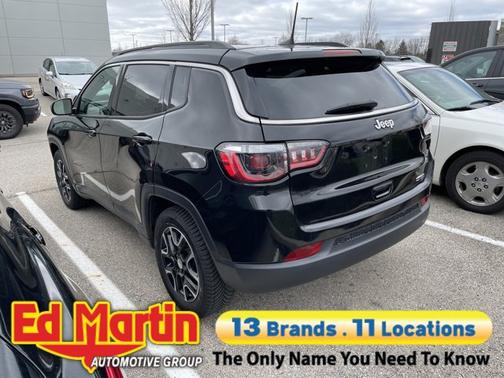 Diamond Black Crystal Pearlcoat 2022 Jeep Compass Latitude