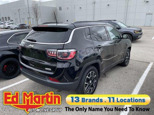 Diamond Black Crystal Pearlcoat 2022 Jeep Compass Latitude
