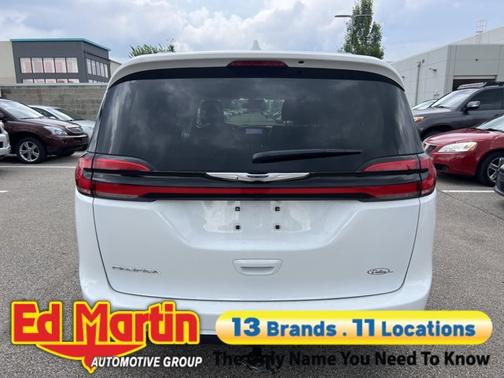 2022 Chrysler Pacifica Touring L