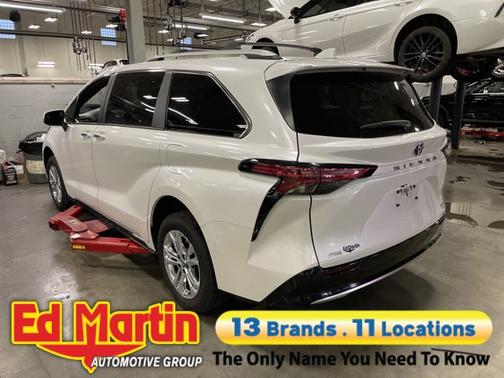2024 Toyota Sienna Platinum