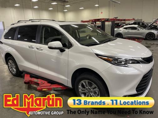 2024 Toyota Sienna Platinum