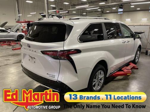 2024 Toyota Sienna Platinum