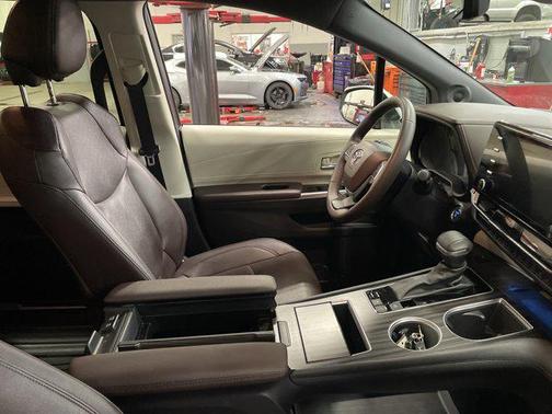 2024 Toyota Sienna Platinum
