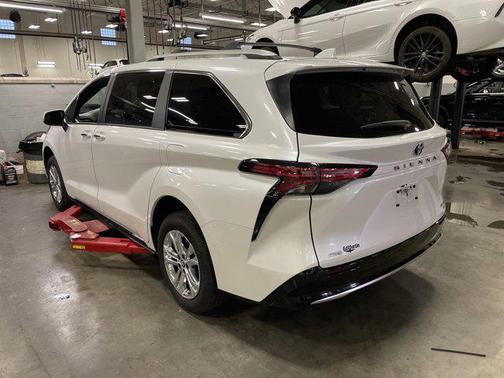 2024 Toyota Sienna Platinum