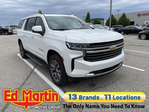 Iridescent Pearl Tricoat 2022 Chevrolet Suburban LT