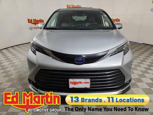 Celestial Silver Metallic 2025 Toyota Sienna XLE