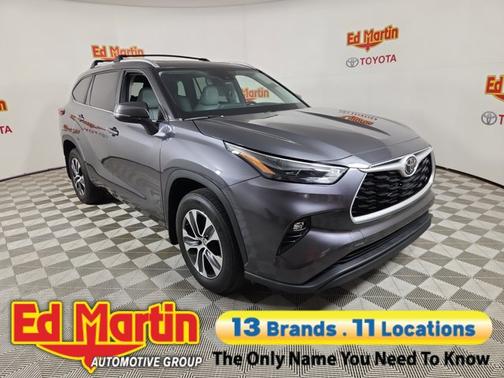 Magnetic Gray Metallic 2023 Toyota Highlander XLE