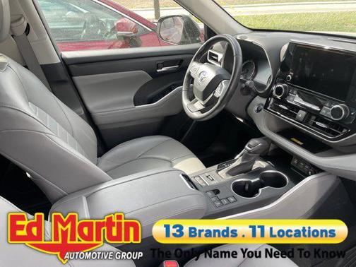 Magnetic Gray Metallic 2023 Toyota Highlander XLE