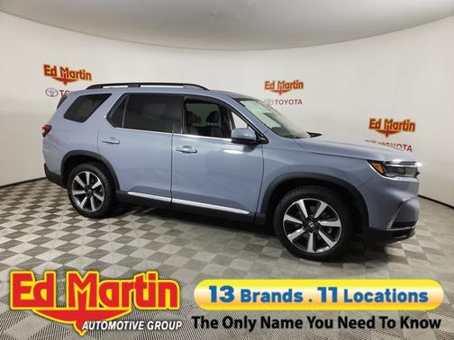 Diffused Sky Pearl 2023 Honda Pilot Touring 8-Passenger