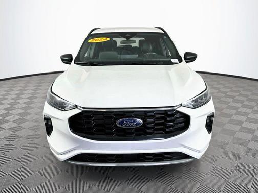 White 2024 Ford Escape ST-Line