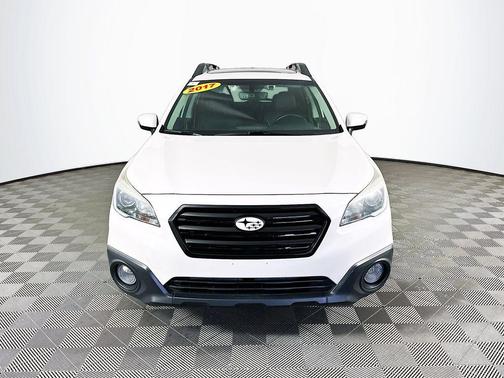 Crystal White Pearl 2017 Subaru Outback 3.6R Limited