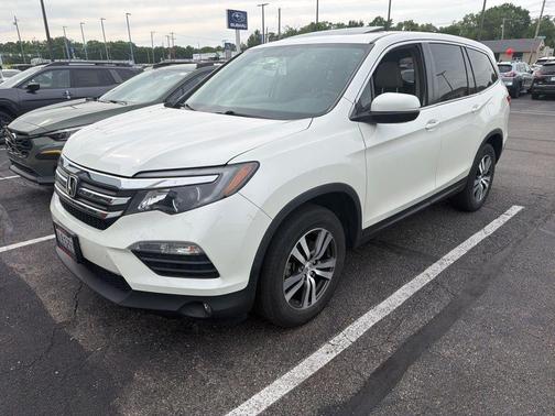 White 2018 Honda Pilot EX-L