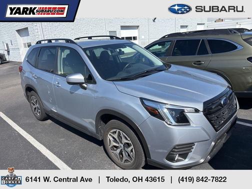 Ice Silver Metallic 2022 Subaru Forester Premium