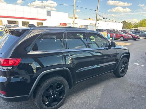 Black 2019 Jeep Grand Cherokee Laredo